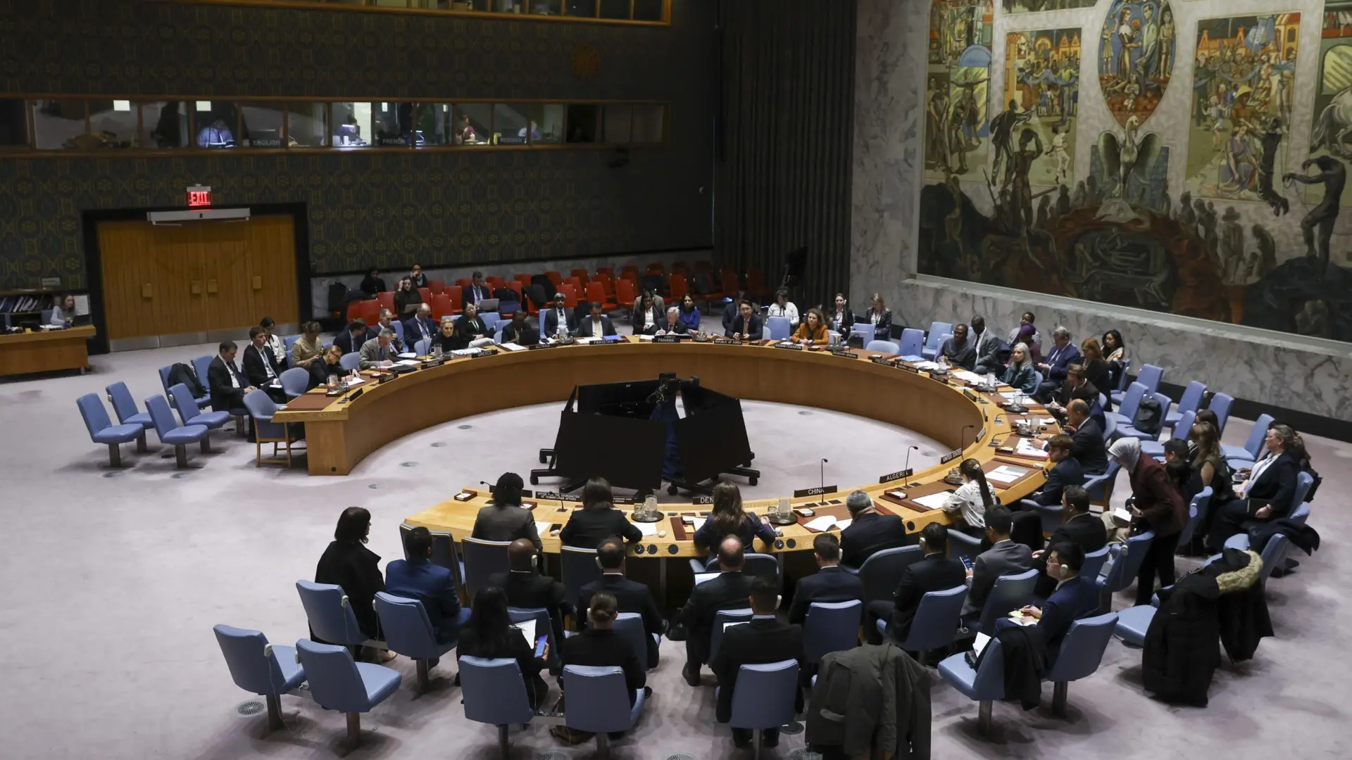 Los tres cerditos y el lobo de la guerra