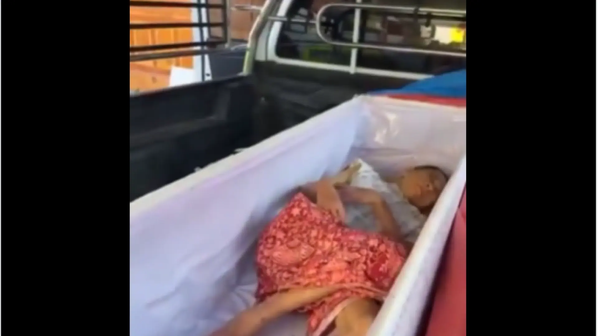 Una mujer de 65 años que daban por muerta despierta dentro de su ataúd justo antes de entrar al horno crematorio