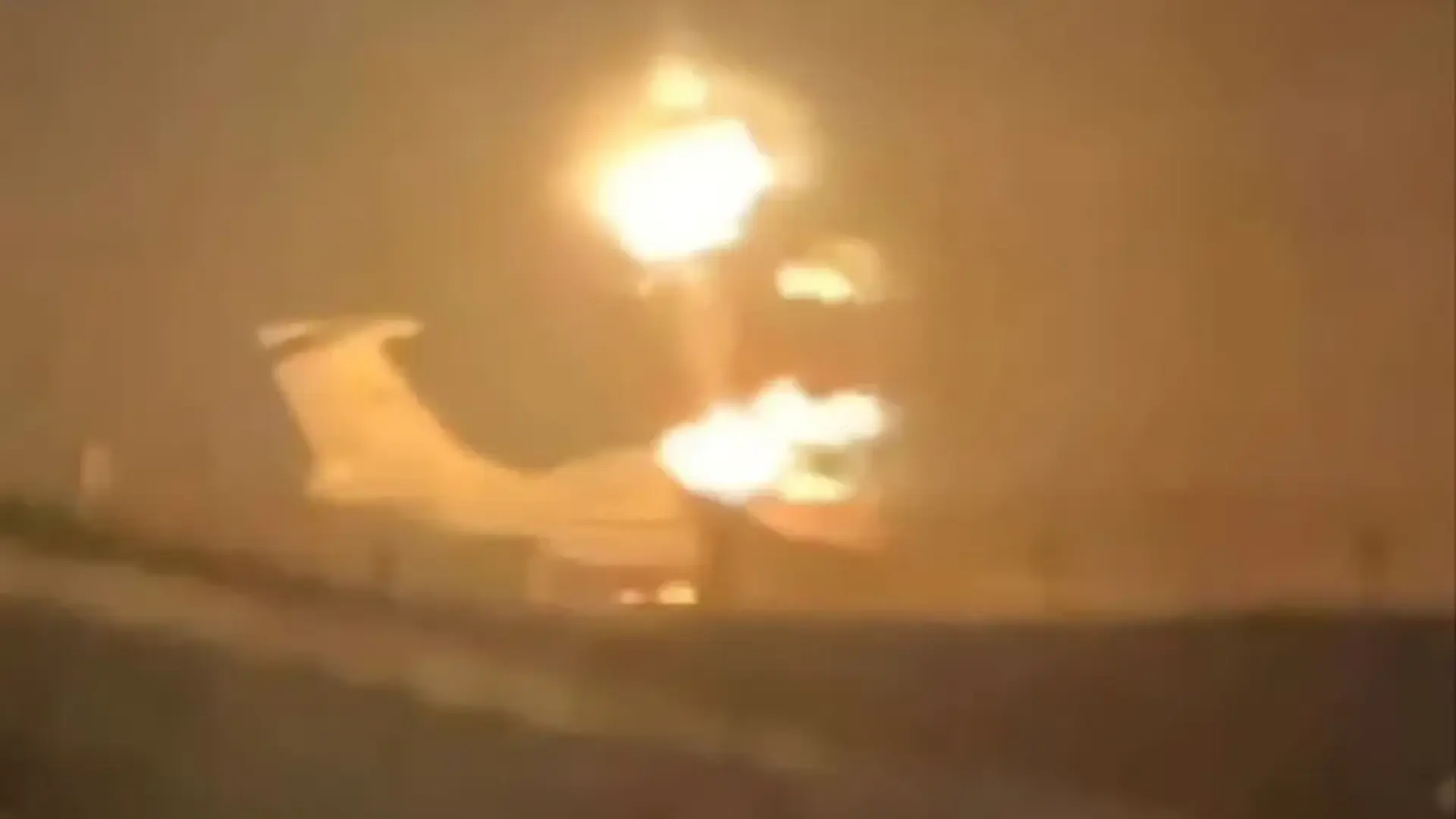 Ucrania ataca una base rusa y destruye un avión para probar armas láser, un prototipo secreto de la era soviética