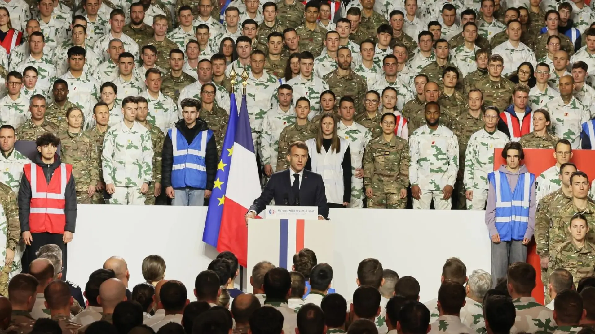 Macron recupera la 'mili' para Francia ante la amenaza de Putin con un servicio voluntario y remunerado con casi 1.000 euros