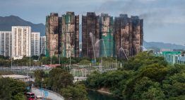 Hong Kong busca a cientos de desaparecidos tras incendio que dejó 65 muertos