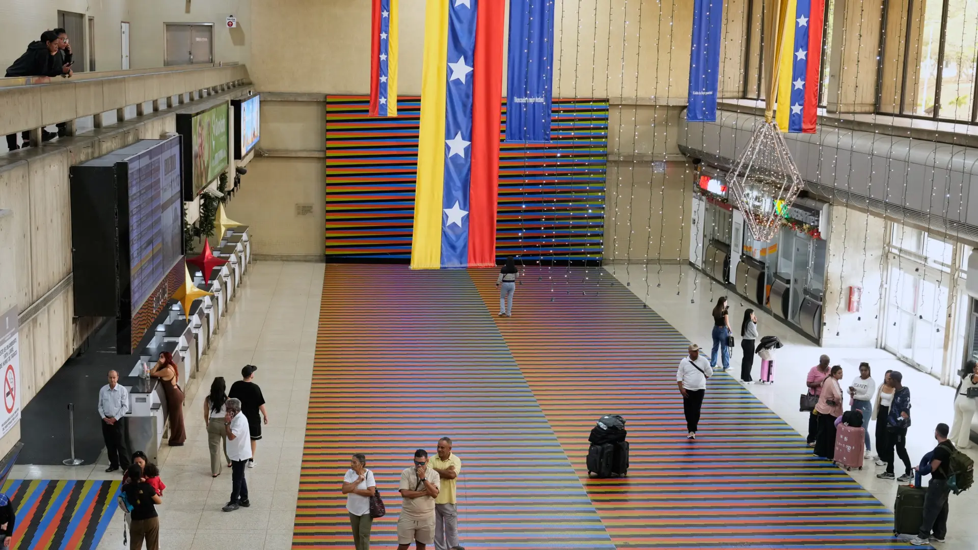 «Tenemos que irnos ya»: una pareja atrapada en Venezuela paga 1.300 euros extra para volver a Madrid tras la cancelación de vuelos