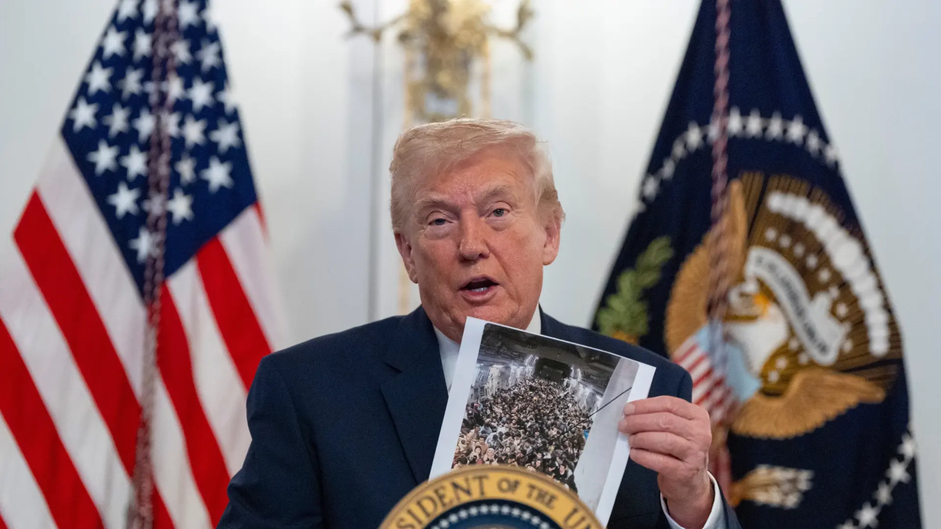 Trump avisa que «empezará a detener» el avance de narcotraficantes de Venezuela por tierra