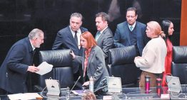 Renuncia Gertz a FGR; Godoy se queda al frente