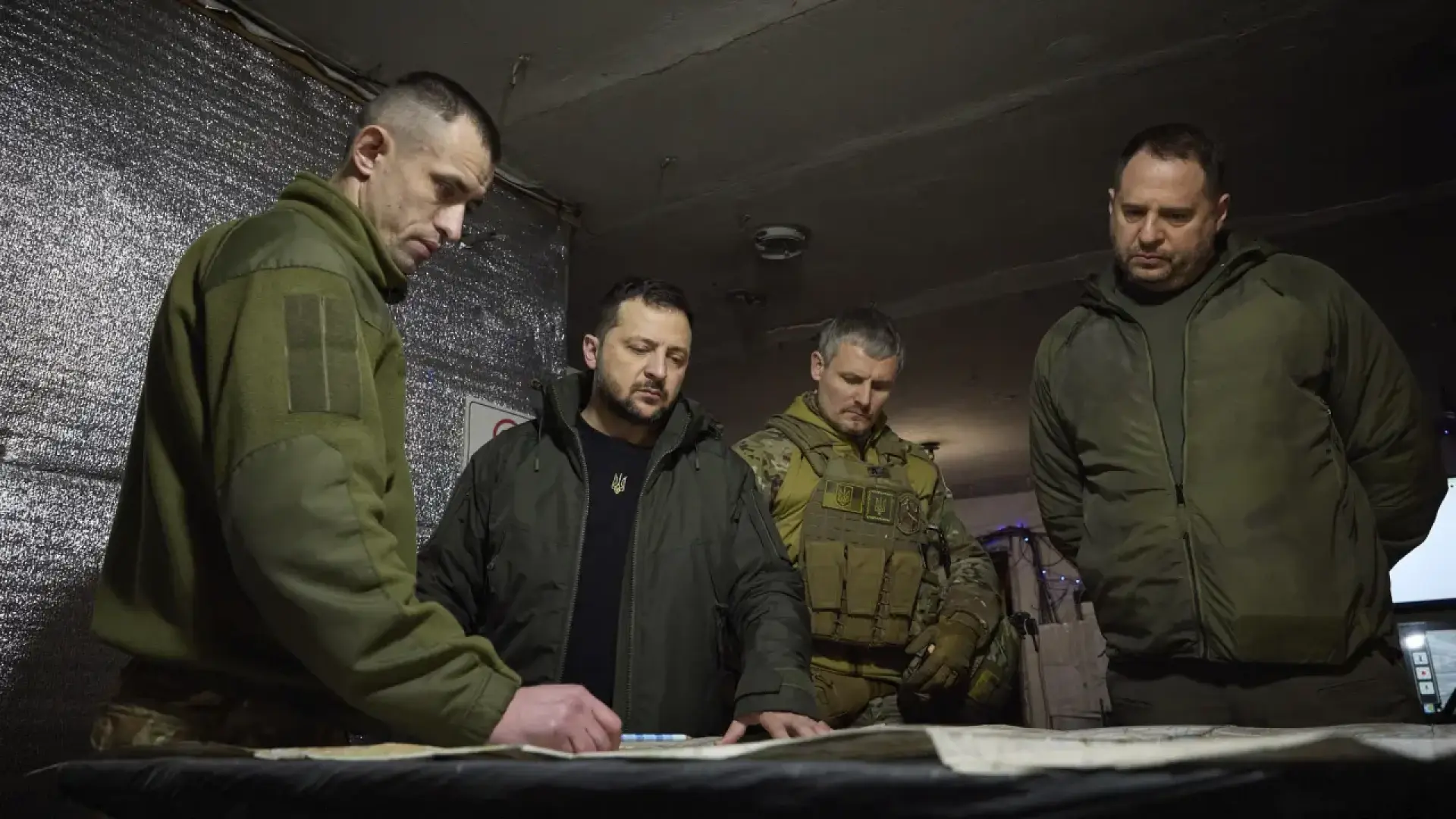 Zelenski anuncia la dimisión de su número dos, Andri Yermak, después de que Anticorrupción registrara su casa