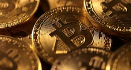 Bitcoin cayó bajo los 81 mil dólares y ya perdió más de 36 % desde su máximo histórico