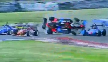 Impresionante choque y vuelco en la Fórmula 3 Metropolitana: Gianfranco Barbara destrozó su auto en La Pampa y se salvó de milagro
