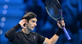 ATP Finals: un interminable punto, lujos y drama en la victoria de Lorenzo Musetti ante Alex De Miñaur