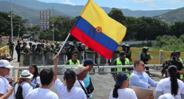 VIDEO: Familiares de colombianos detenidos por Maduro vuelven a protestar en el puente Simón Bolívar