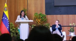 Delcy Rodríguez adoctrina a estudiantes petroleros para que sean «guardianes» de la ruina de Pdvsa