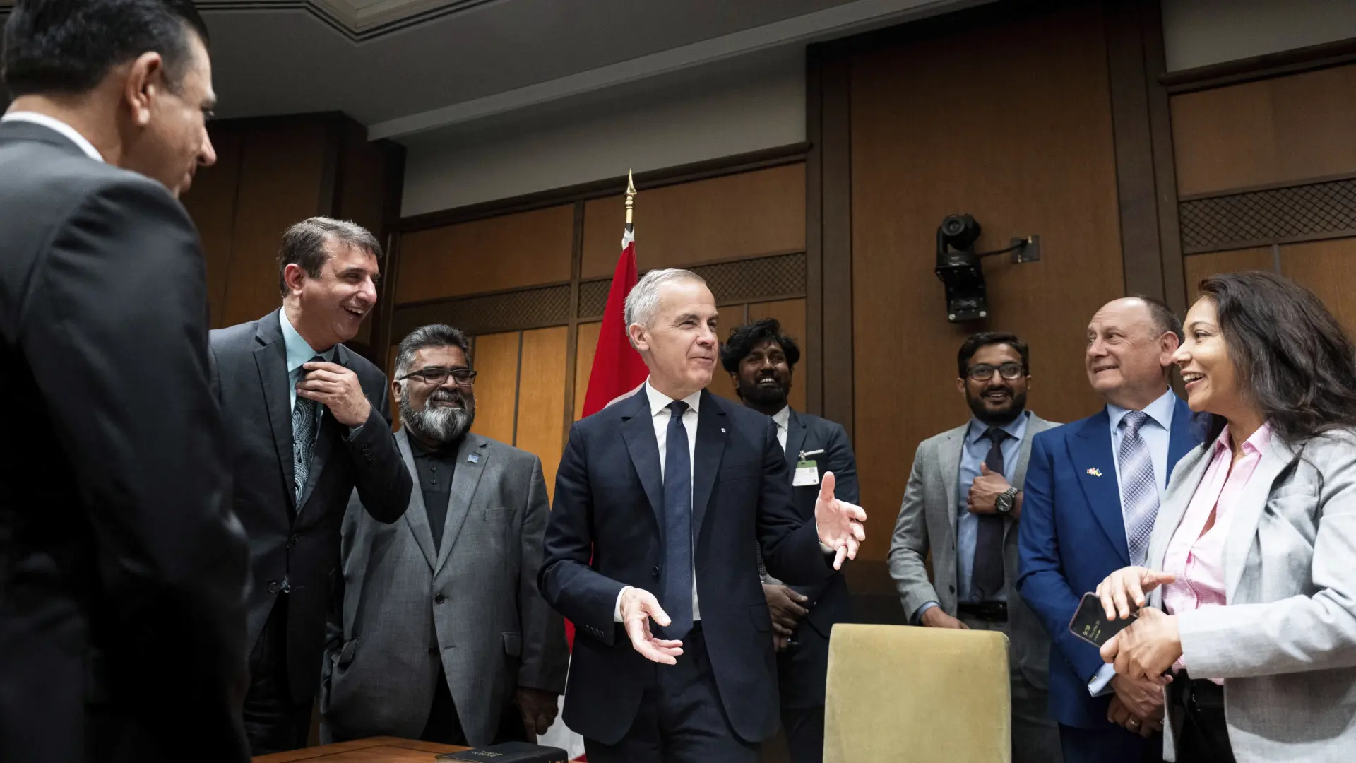 El primer ministro de Canadá pide disculpas a Trump por el anuncio que provocó un aumento adicional del 10% en los aranceles