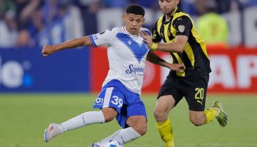 La FIFA confirmó la inhabilitación por un año para un jugador de Vélez por falsificación de documentación