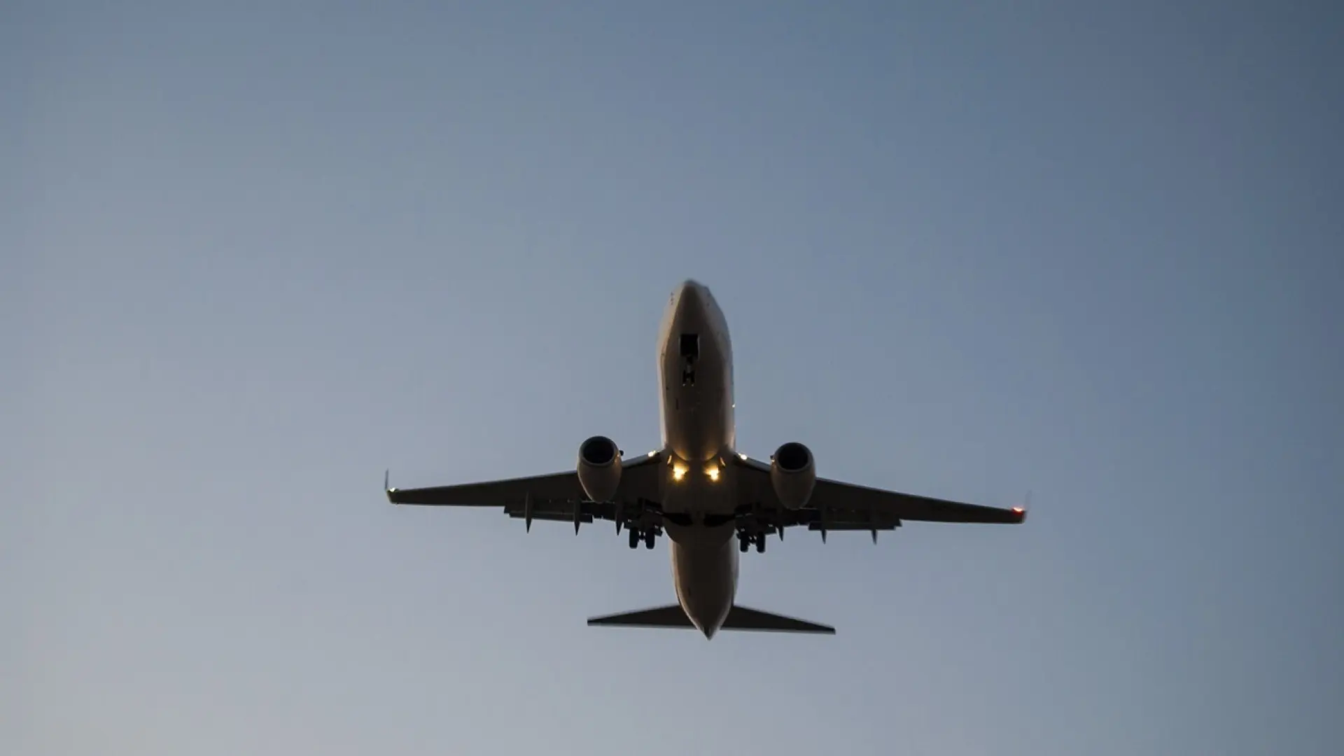 Las aerolíneas estadounidenses cancelan cientos de vuelos por el cierre gubernamental