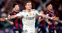 Franco Mastantuono y un emocionante homenaje a Maradona: guitarra en mano, su interpretación de un tema de Las Pastillas del Abuelo