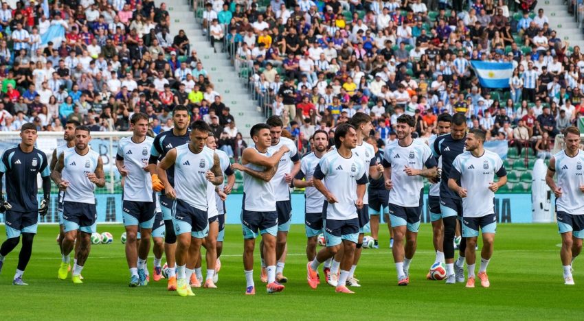 Con un Messi estelar y el himno argentino de fondo, la Selección entrenó en España ante 20 mil hinchas, en la previa del viaje a Angola