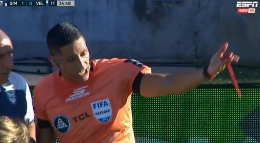 Increíble, le tiraron un martillo desde la tribuna al árbitro de Gimnasia-Vélez y zafó de milagro