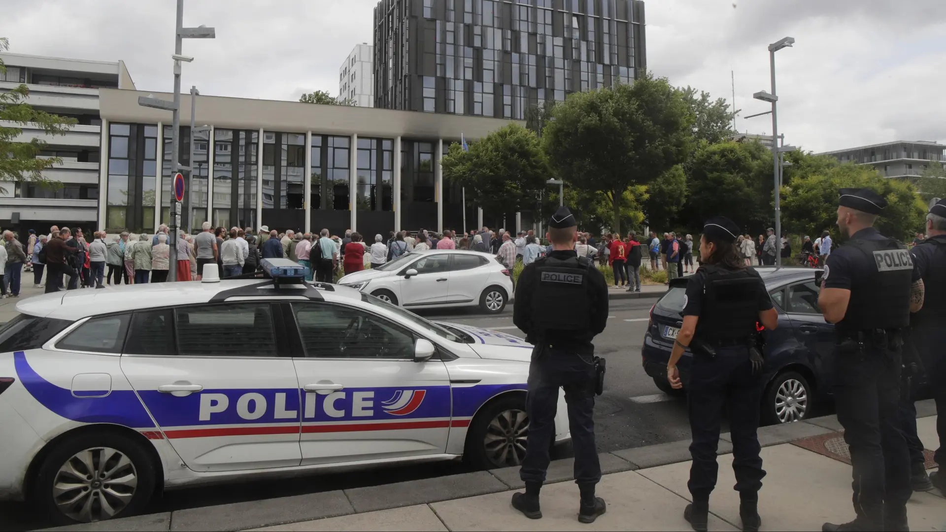 Una alerta de bomba interrumpe la emisión en directo de la cadena francesa BFM TV y obliga a evacuar su sede en París