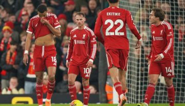 Liverpool sufrió otra dura derrota y no puede salir de su crisis: fue goleado en casa por el Nottingham Forest