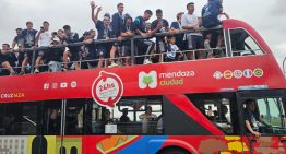 Locura en Mendoza: el multitudinario recibimiento a Independiente Rivadavia en las calles de la ciudad para festejar el título en la Copa Argentina 2025