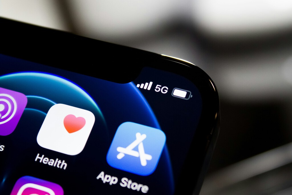 Tu iPhone lleva años preparado, pero quizás tu coche o tu alarma no: España activa el plan para apagar el 2G y 3G  