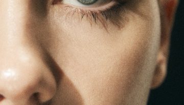 Dra. Cristina Núñez, médico estético: «Está más que establecido que el tabaco, la falta de descanso, el abuso de azúcares o ultraprocesados y, sobre todo, el sol aceleran la degradación de colágeno de la piel»