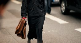 10 looks de Zara y Mango para estar impecable desde el primer café de la mañana hasta el último vino de la cena de empresa