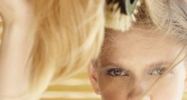 Claudia Bernárdez, dermatóloga: «Si no lavamos el cepillo de pelo una vez a la semana, puede que nos encontremos con un cuero cabelludo más sensible por la acumulación de suciedad»