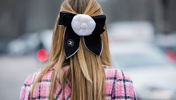 Del lazo al pasador de tu abuela, cómo adornar tu melena esta Navidad para que nadie se fije en tu vestido negro del año pasado