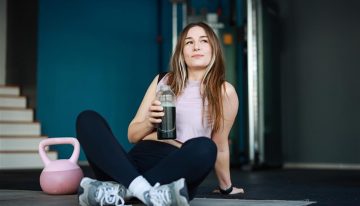 Álvaro Puche, entrenador personal: «Para no entrenar en ayunas, si vas al gimnasio a las 7 de la mañana, toma algo de proteína en polvo mezclado con agua media hora antes»