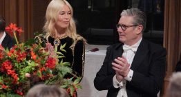 Kate Middleton estaba regia en la cena de gala de Windsor pero el vestido de terciopelo de Claudia Schiffer supera a cualquiera de los que llevaron las royals