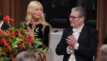 Kate Middleton estaba regia en la cena de gala de Windsor pero el vestido de terciopelo de Claudia Schiffer supera a cualquiera de los que llevaron las royals