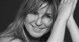 Paula Soroa, maquilladora: «Para tener una piel luminosa, mezcla unas gotas de iluminador con tu base de maquillaje o tu crema hidratante»