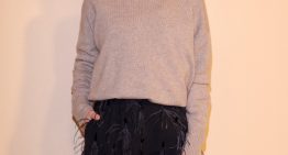 Ni Olympia de Grecia ni Poppy Delevingne, la actriz italiana que realmente nos ha inspirado con el look más elegante de la Navidad (que además podemos recrear en Zara)