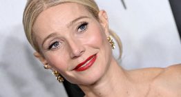 Mucho se comenta el look coordinado de Timothée Chalamet y Kylie Jenner y poco se habla de Gwyneth Paltrow, con canas y labios rojos, la más elegante del estreno de 'Marty Supreme'