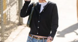 Dakota Johnson ya predijo el uniforme más tendencia entre las neoyorquinas para 2026: vaqueros rectos y jersey de padre