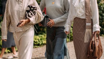 Dan Buettner, experto en longevidad: «Tener al menos 3 amigos con los que reírte y que se preocupen por ti vale, aproximadamente, 8 años más de esperanza de vida»