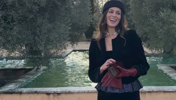 La invitada más elegante del fin de semana solucionó su look con vestido y accesorios vintage en una boda de invierno en Madrid