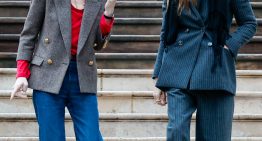 Solo las francesas saben cómo vestir en Navidad huyendo de brillos y lentejuelas y seguir siendo las  chicas con más estilo de la fiesta