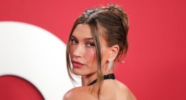 El nuevo long bob de Hailey Bieber confirma que la melena midi será «la tendencia de 2026»