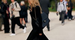 3 maneras muy estilosas de combinar el vestido más soso de Zara que es también el más bonito y tendencia