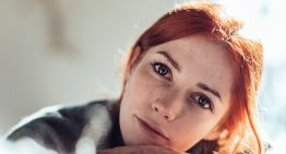 Robert Waldinger, gurú de la felicidad de Harvard: «Necesitar relaciones no es una debilidad emocional sino una necesidad fisiológica, el cerebro necesita vínculos seguros»