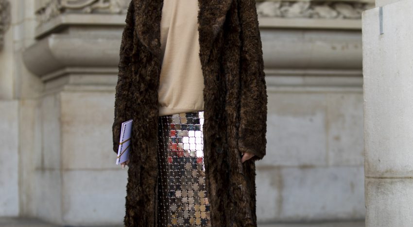 Cómo convertir un jersey de punto básico en un look de Nochevieja de matrícula de honor