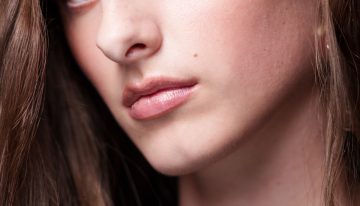 Xabier Rodrigues, maquillador de MAC: «Si aplicas el colorete demasiado bajo, endurece los rasgos y pierde el efecto buena cara»