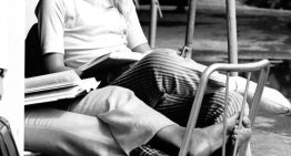 Este clásico moderno ganador de un premio Booker se lee en un trago y se plantea la misma pregunta que podríamos hacernos hoy: ¿cuánto pesa la soledad si pensamos que puede ser para siempre?