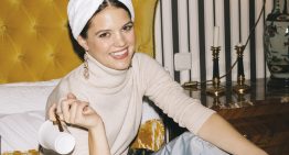 María Baras, peluquera: «No es bueno dejar la toalla más de media hora, lo ideal sería 10 o 15 minutos, para quitar el exceso de humedad y luego secarlo con tu secador o al aire»