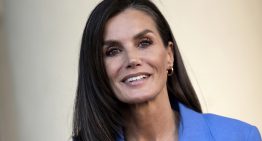 ¿Por qué la reina Letizia nunca lleva medias? «No va provocando, es coherente con su imagen y con el mensaje que quiere transmitir», dice el diseñador Juan Avellaneda