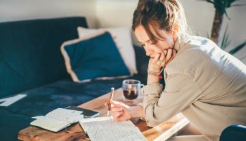 Beatriz Crespo, experta en microhábitos: «El cerebro aprende con pequeños gestos, baja fricción y efecto inmediato»