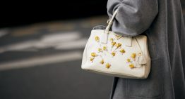 Qué debe contener el bolso analógico que recomienden los mayores expertos en neurociencia y felicidad para evitar caer en el scrolling infinito