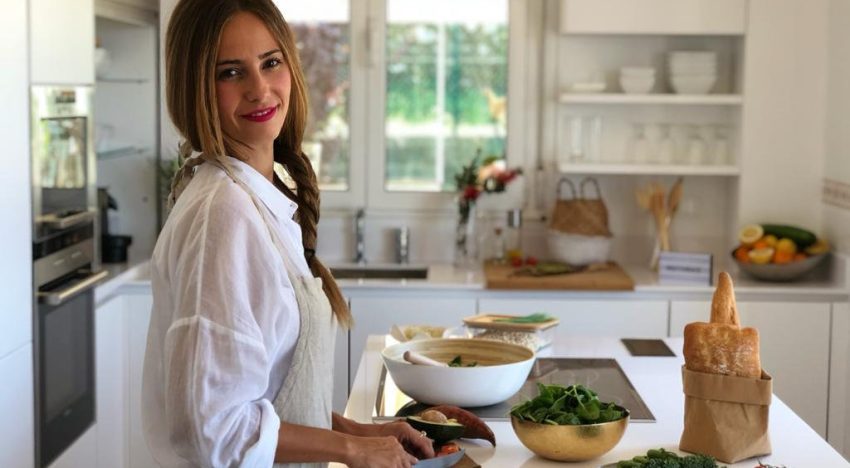 Salena Sainz, nutricionista: «Saltarse comidas no da energía, aumenta el cortisol y te deja más cansada»