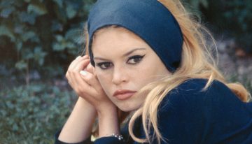 Roberto Siguero, maquillador: «Perfilar el ojo en el párpado inferior y el superior es el truco de maquillaje de Brigitte Bardot que ha pasado de madres a hijas porque agranda la mirada»